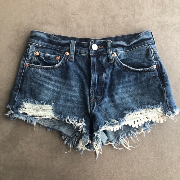 Free People daisy chain lace jean shorts size 25 B17 - Picture 1 of 12